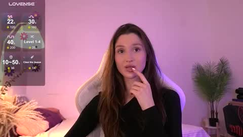 Snapshot of tenderbabyy chatting on 11/26/25, 10:27 Amina online show from 11/26/25, 10:27