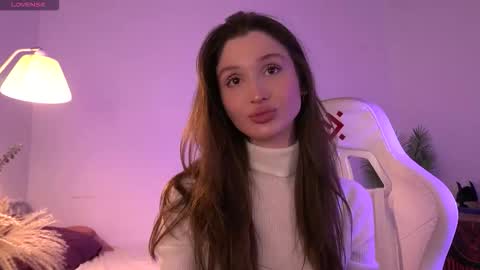 Snapshot of tenderbabyy chatting on 11/28/25, 10:07 Amina online show from 11/28/25, 10:07