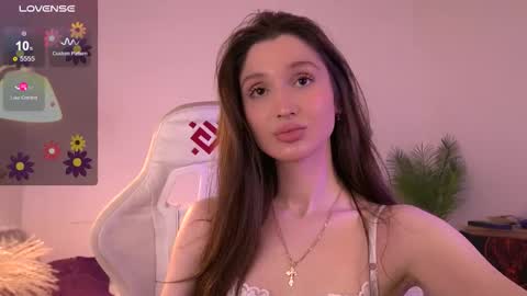 Snapshot of tenderbabyy chatting on 12/01/25, 10:09 Amina online show from 12/01/25, 10:09