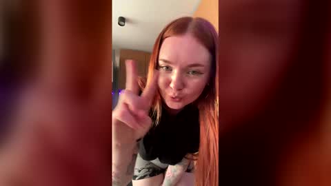 Snapshot of tendersea chatting on 06/09/26, 03:23 inst r0seamber0 online show from 06/09/26, 03:23