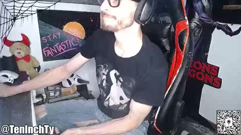 Snapshot of teninchty chatting on 10/30/25, 04:30 Ty online show from 10/30/25, 04:30