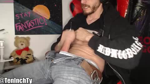 Snapshot of teninchty chatting on 11/26/25, 10:00 Ty online show from 11/26/25, 10:00