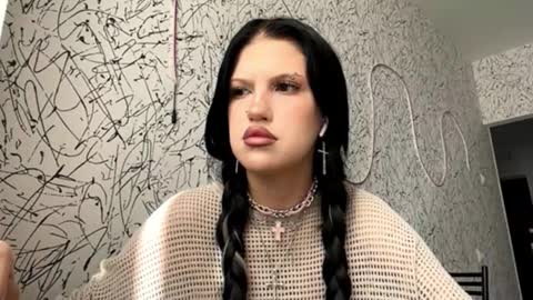 Snapshot of tenniegirres chatting on 10/22/25, 08:36 Hi Im Vini  online show from 10/22/25, 08:36