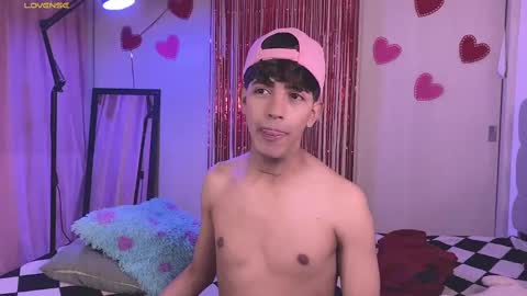 teo brown Independent model online show from 02/22/25, 09:26