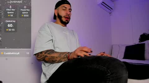 Teo Ferrer online show from 01/02/25, 08:57