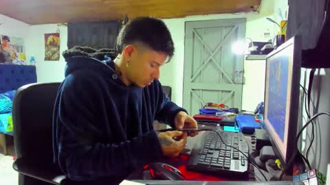 teoyes_ online show from 11/08/25, 12:00