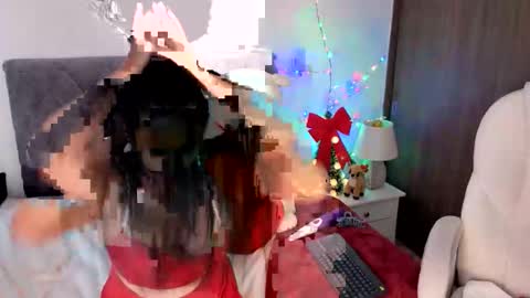 Snapshot of ternura_prohibida chatting on 12/17/25, 05:08 Emily online show from 12/17/25, 05:08