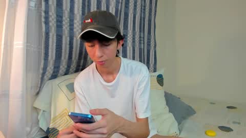 Snapshot of teroship_boy chatting on 01/11/25, 05:20 Juanfe  online show from 01/11/25, 05:20