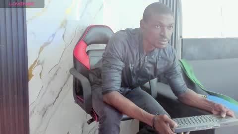 terranze_z online show from 10/12/25, 07:02