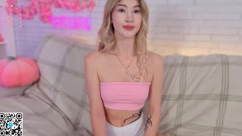 Snapshot of tesalune_ chatting on 10/25/25, 03:36 Tesa online show from 10/25/25, 03:36