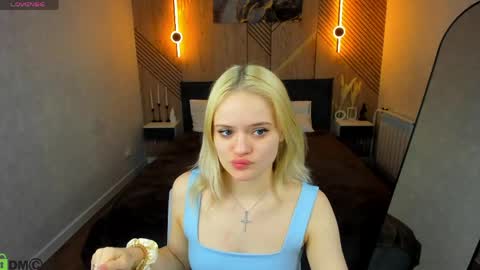Tessa online show from 03/22/26, 09:02