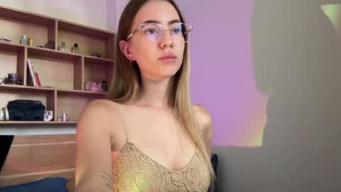 Snapshot of tessa_calmness chatting on 04/19/26, 02:00 tessa_calmness online show from 04/19/26, 02:00