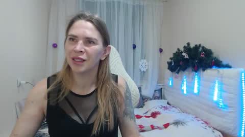 Snapshot of tessadaybreak chatting on 12/14/25, 08:02 tessadaybreak online show from 12/14/25, 08:02