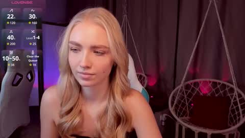 TessaHamilton online show from 11/21/25, 09:19