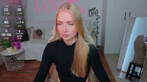 TessaHamilton online show from 05/05/26, 08:33