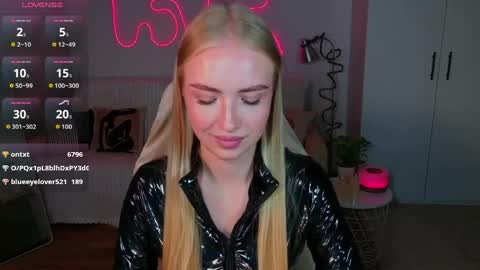 TessaHamilton online show from 05/31/26, 06:09