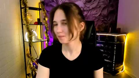 Snapshot of tessamill chatting on 12/03/25, 09:18 Tessa online show from 12/03/25, 09:18