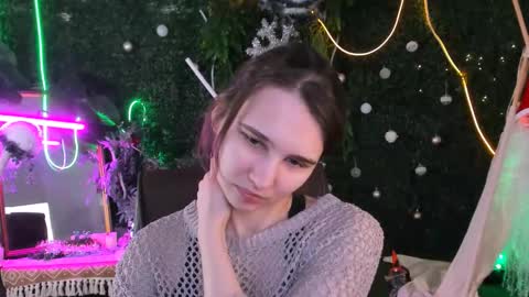 Snapshot of tessamill chatting on 12/17/25, 09:15 Tessa online show from 12/17/25, 09:15