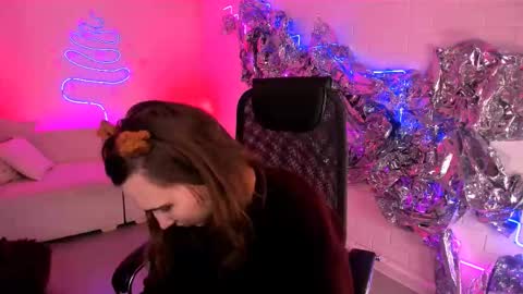 Snapshot of tessamill chatting on 12/23/25, 05:27 Tessa online show from 12/23/25, 05:27