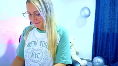 Tessy online show from 10/15/25, 01:44