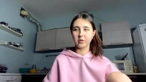 Snapshot of tesscanute chatting on 10/16/25, 08:21 Tess online show from 10/16/25, 08:21