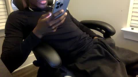 Snapshot of tevvdaren chatting on 10/12/25, 11:48 tevvdaren online show from 10/12/25, 11:48