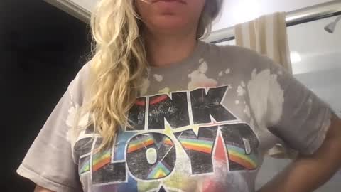 Snapshot of texas_blonde chatting on 10/03/25, 12:40 Daphne Summers online show from 10/03/25, 12:40