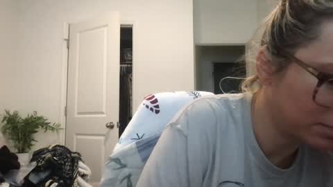 Snapshot of texas_blonde chatting on 10/06/25, 03:09 Daphne Summers online show from 10/06/25, 03:09