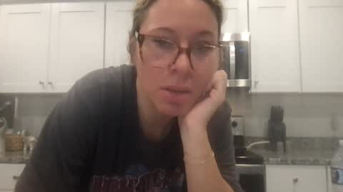 Snapshot of texas_blonde chatting on 10/07/25, 01:30 Daphne Summers online show from 10/07/25, 01:30