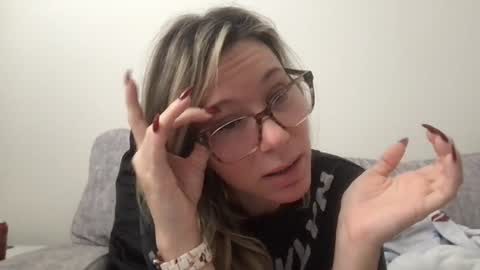 Snapshot of texas_blonde chatting on 11/10/25, 03:33 Daphne Summers online show from 11/10/25, 03:33