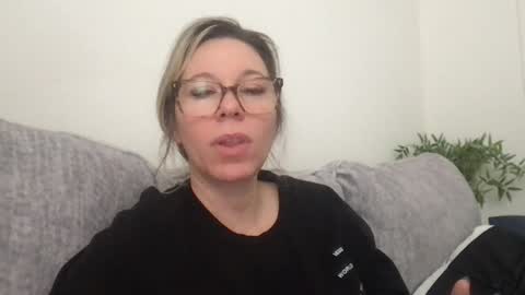 Snapshot of texas_blonde chatting on 11/23/25, 04:18 Daphne Summers online show from 11/23/25, 04:18