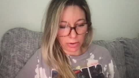 Snapshot of texas_blonde chatting on 11/24/25, 05:01 Daphne Summers online show from 11/24/25, 05:01