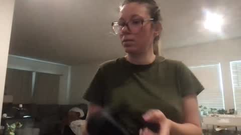 Snapshot of texas_blonde chatting on 04/15/26, 06:15 Daphne Summers online show from 04/15/26, 06:15