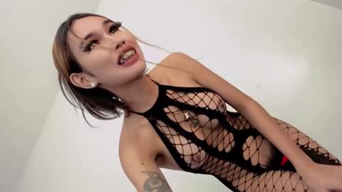 Snapshot of tgirl_luna69 chatting on 12/21/25, 04:14 Luna online show from 12/21/25, 04:14