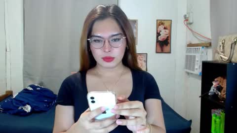 Snapshot of tgirlselena chatting on 11/17/25, 01:50 tgirlselena online show from 11/17/25, 01:50