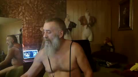 Snapshot of tha_commander69 chatting on 12/27/24, 02:12 tha Commander69 online show from 12/27/24, 02:12
