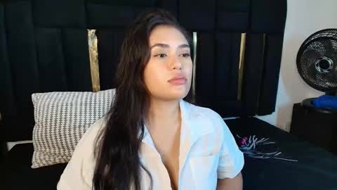 Snapshot of thaisadara24 chatting on 02/18/26, 09:55 T H A I S online show from 02/18/26, 09:55