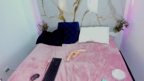 Snapshot of thali_a chatting on 05/21/26, 02:18 online show from 05/21/26, 02:18
