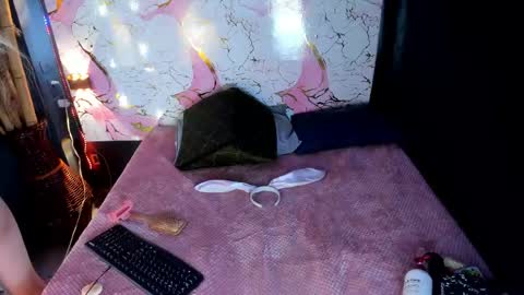 Snapshot of thali_a chatting on 06/06/26, 01:21 online show from 06/06/26, 01:21