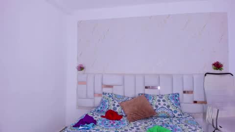 Snapshot of thaliaocean chatting on 09/15/25, 01:22 thaliaocean online show from 09/15/25, 01:22