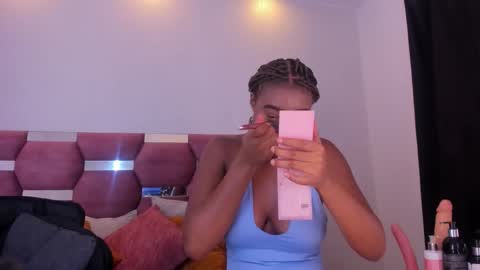 Snapshot of thaliaocean chatting on 10/05/25, 12:47 thaliaocean online show from 10/05/25, 12:47