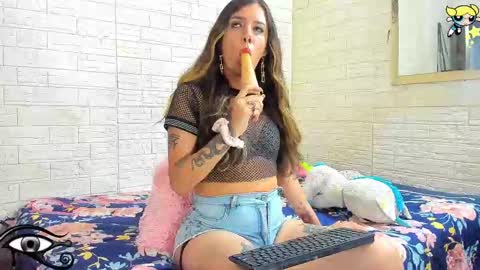 Thalia   online show from 10/01/25, 08:37