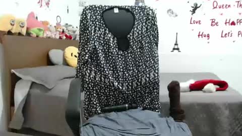 thania      sometimes in the company of Alan and Maria online show from 12/24/24, 08:27