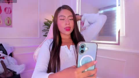 Snapshot of thamaragen_ chatting on 04/15/26, 06:04 tamara gen online show from 04/15/26, 06:04