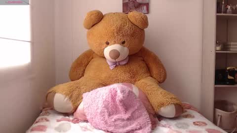 Snapshot of thamarajane1 chatting on 03/12/26, 04:57 online show from 03/12/26, 04:57