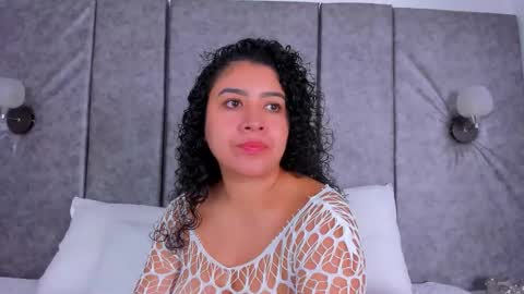 Snapshot of thara_webstter chatting on 12/16/25, 11:37 thara webstter online show from 12/16/25, 11:37