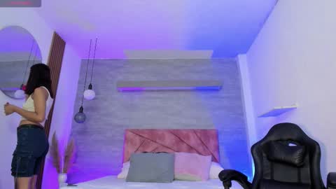 Snapshot of thararouse chatting on 11/10/25, 12:26 Thara Rouse online show from 11/10/25, 12:26