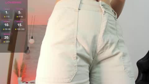 Snapshot of thararouse chatting on 11/25/25, 12:27 Thara Rouse online show from 11/25/25, 12:27