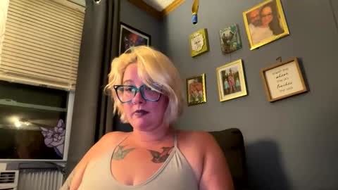 thatgrl324 online show from 09/23/25, 04:26