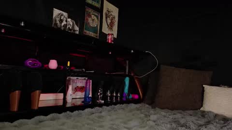 Bella online show from 12/17/25, 07:14